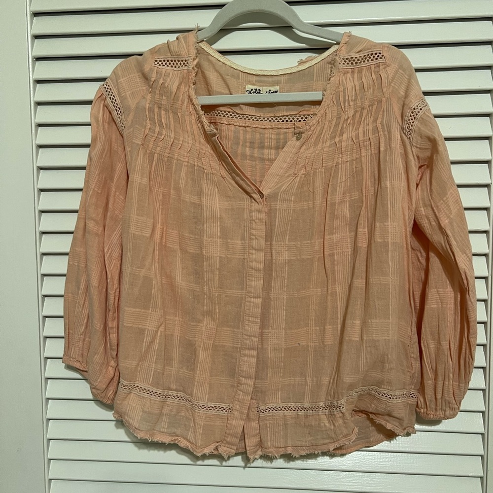 Super cute and flowy blouse, size small